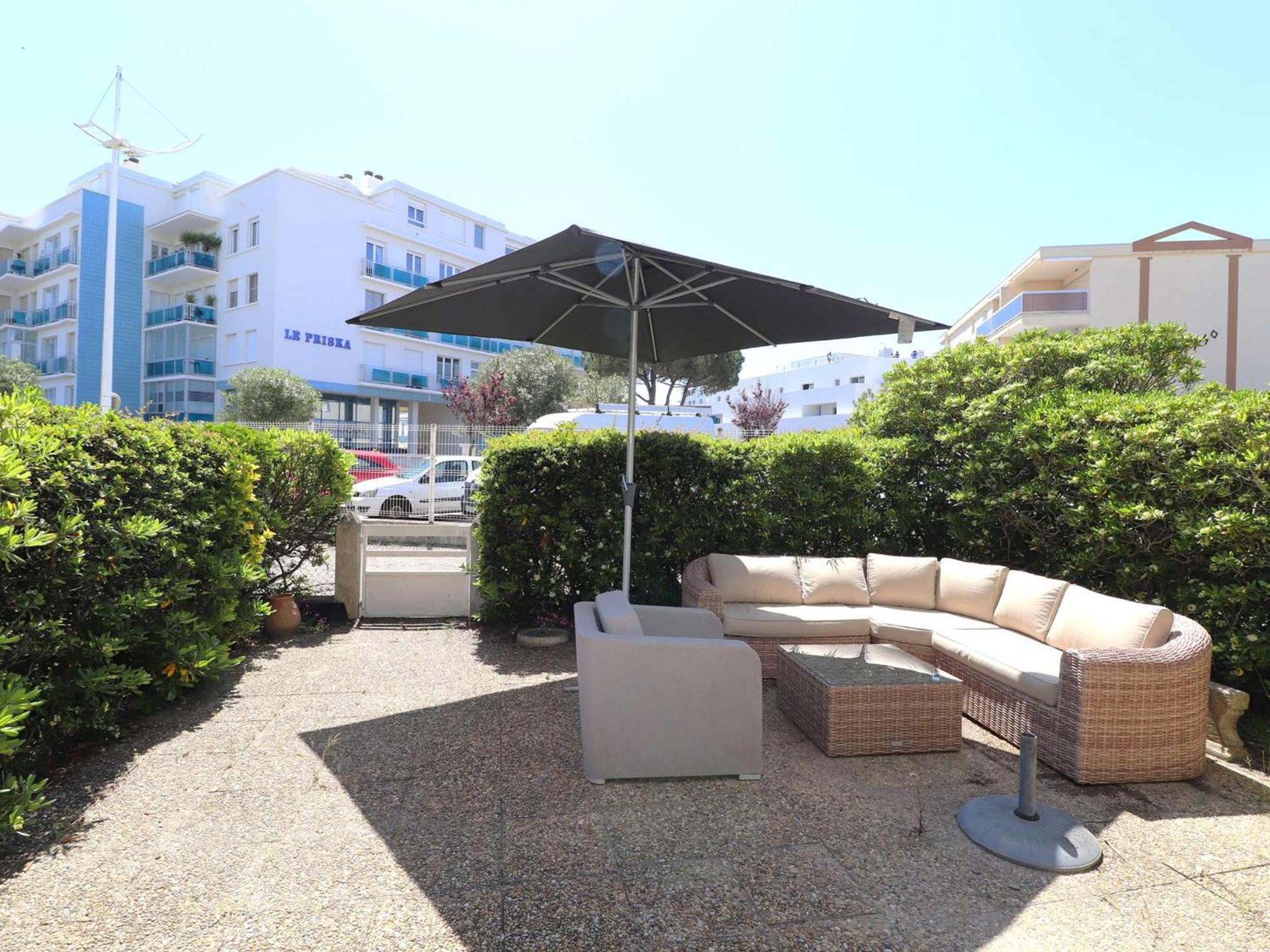 3 Pieces Climatise Avec Terrasse, Parking Prive, A 100M De La Plage, 7 Couchages - Fr-1-307-148 Le Grau-du-Roi Buitenkant foto
